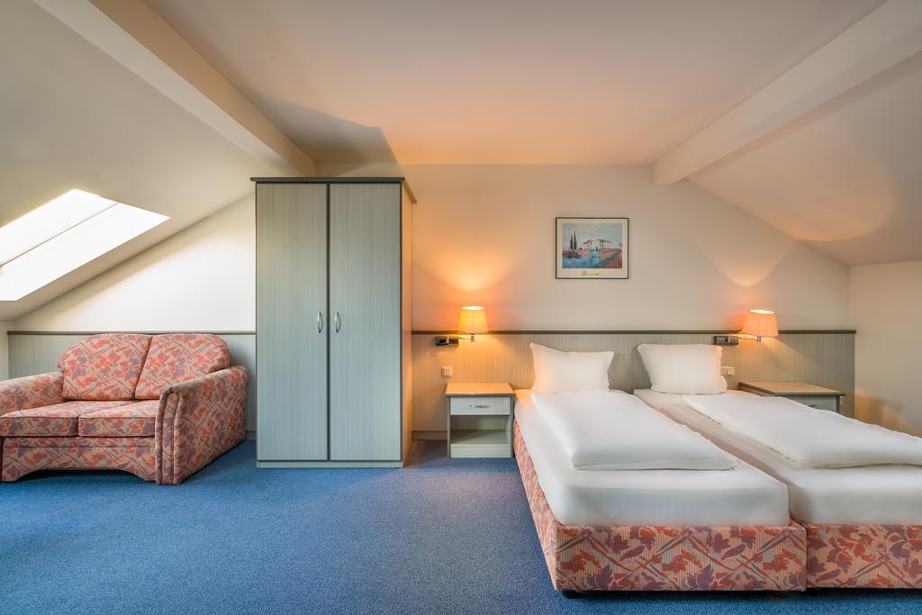 Hotel Am Bonhoefferplatz Dresda Esterno foto